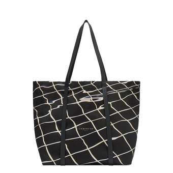 Aurora L Textile Pool Print Schwarz
